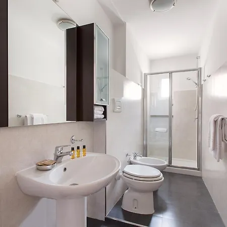 Romac Medici 3-bedroom Holiday Near Spanish Steps *