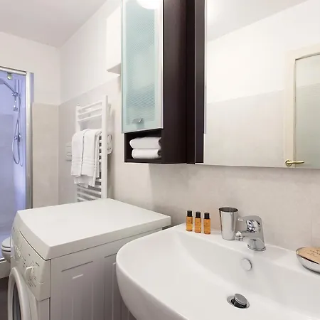 Romac Medici 3-bedroom Holiday Near Spanish Steps * Róma