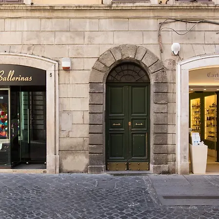 Romac Medici 3-bedroom Holiday Near Spanish Steps