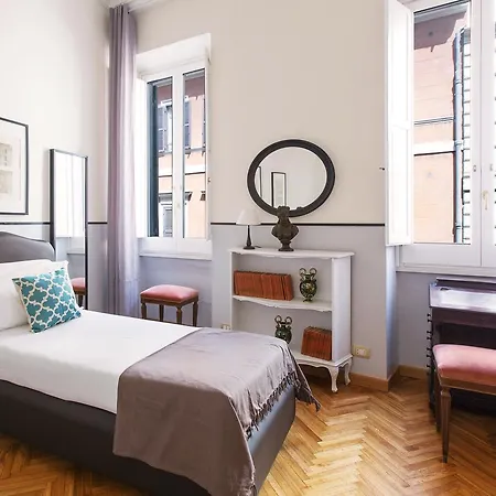 Romac Medici 3-bedroom Holiday Near Spanish Steps *
